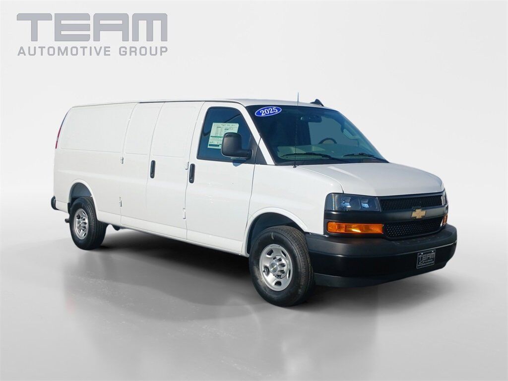 2025 CHEVROLET Express