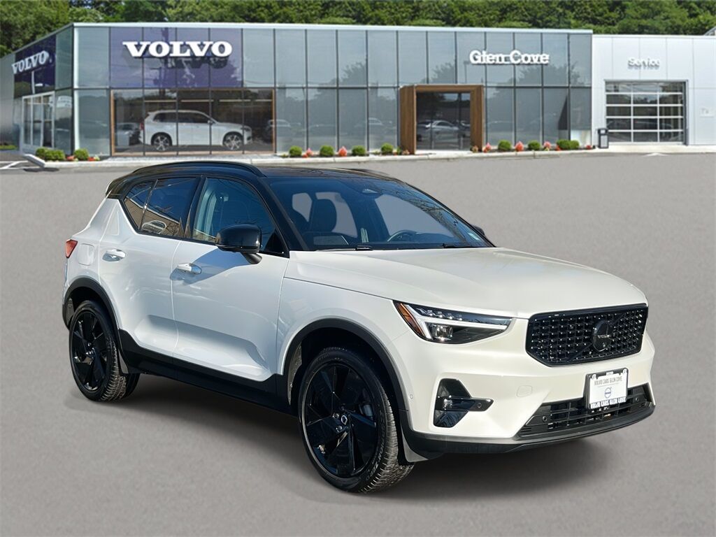 2026 VOLVO XC40