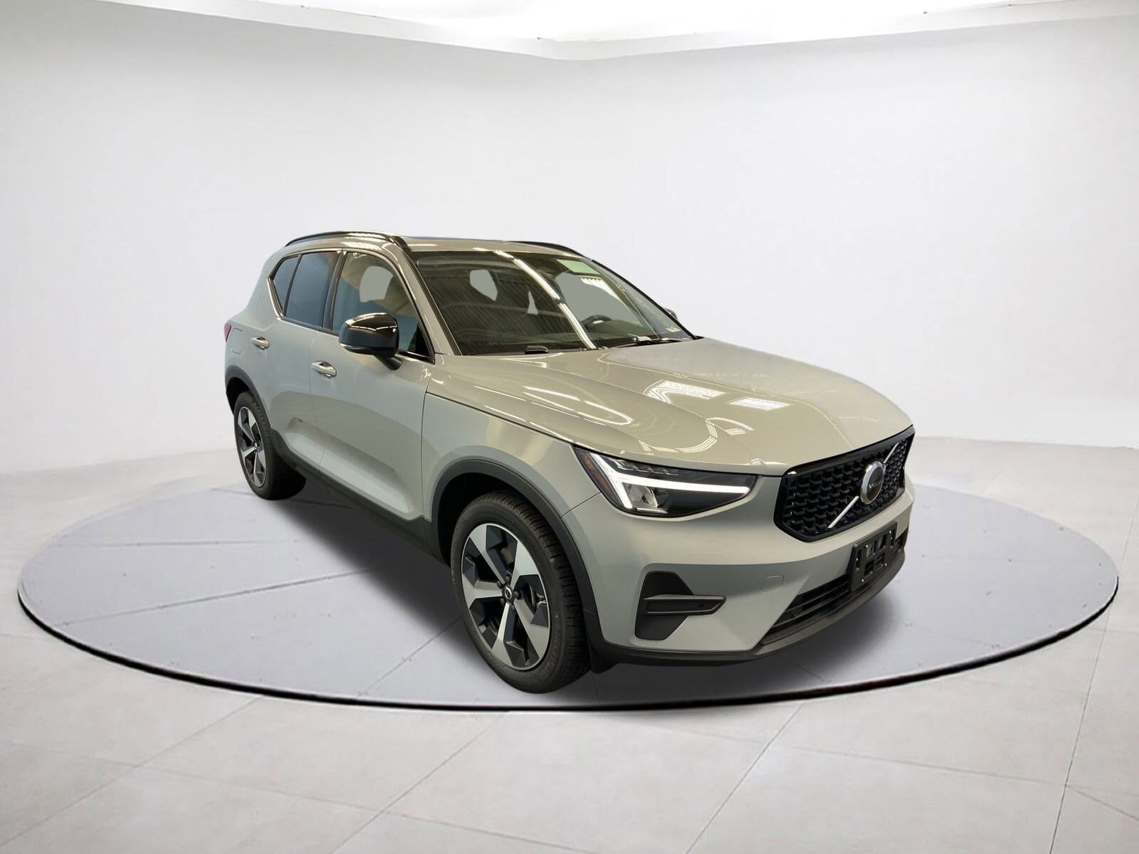 2026 VOLVO XC40
