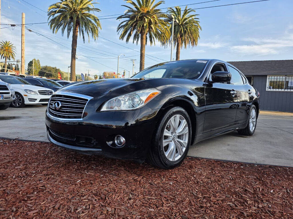 2011 INFINITI M37