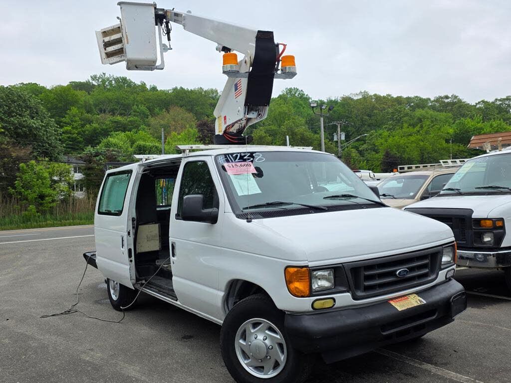 2005 FORD E-350