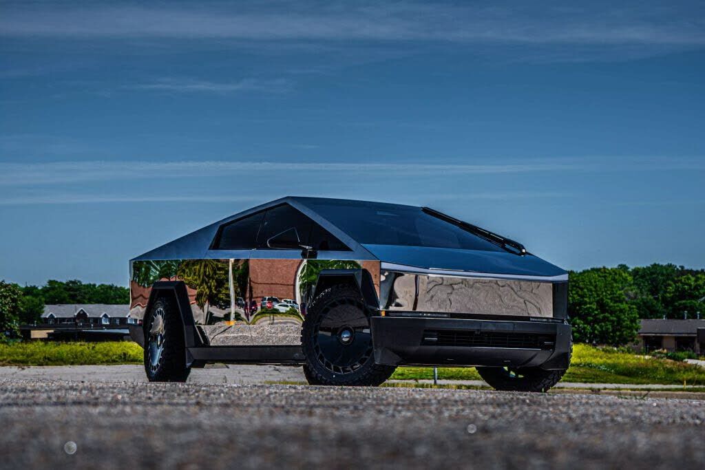 2024 TESLA Cybertruck