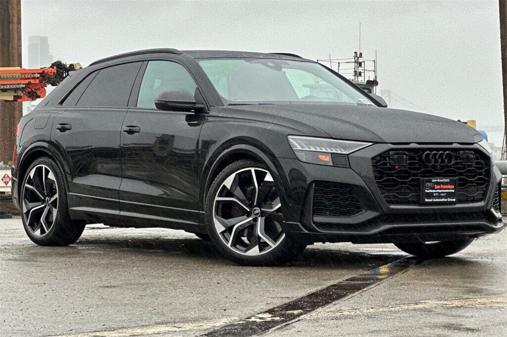 2023 AUDI RS Q8