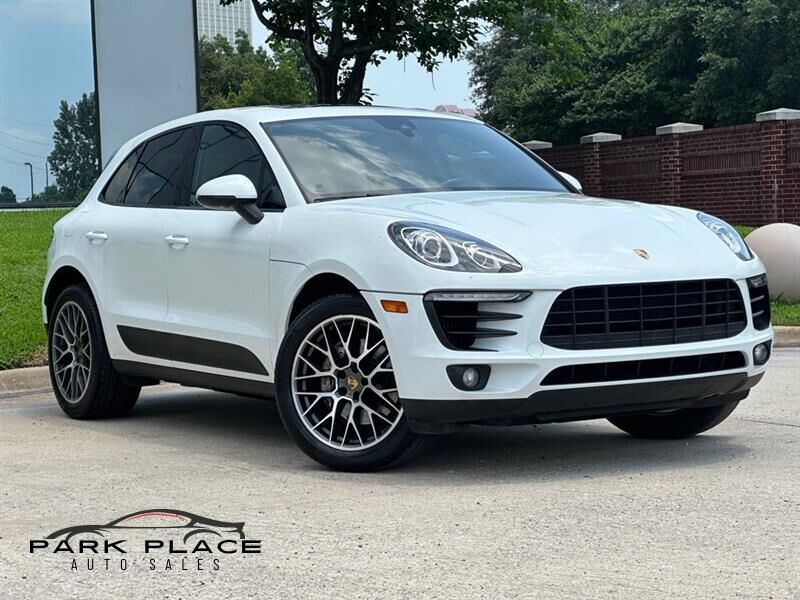 2017 PORSCHE Macan