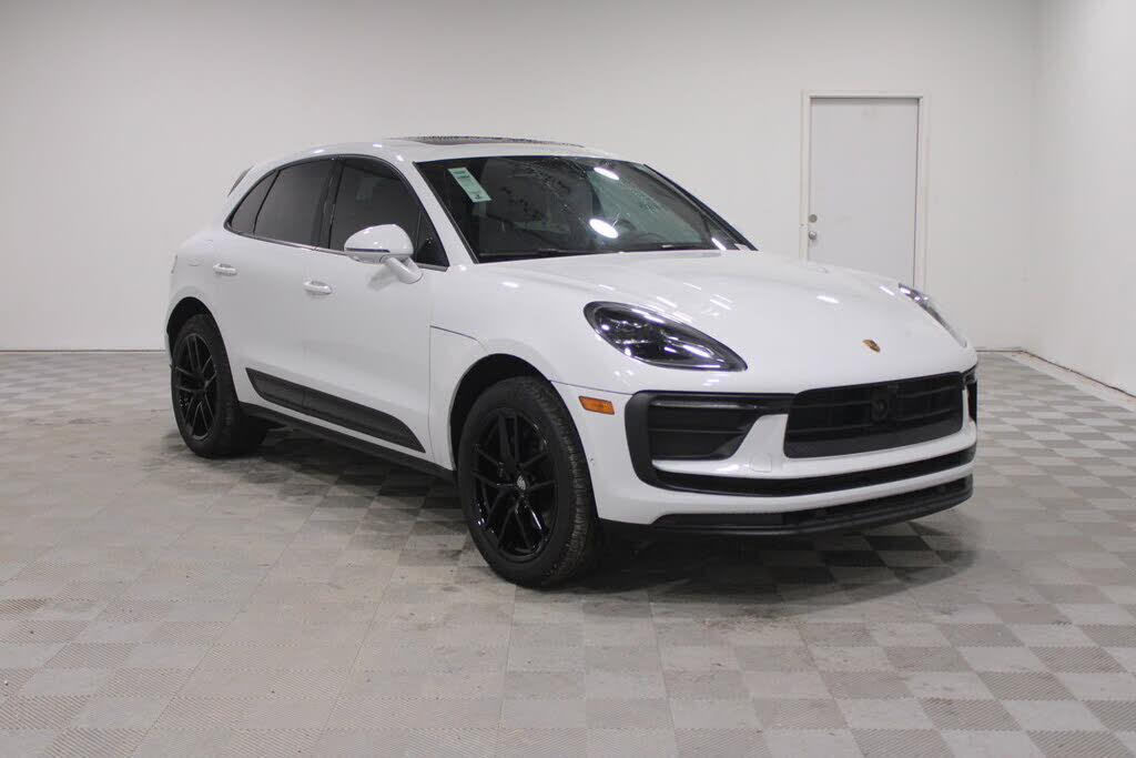 2024 PORSCHE Macan