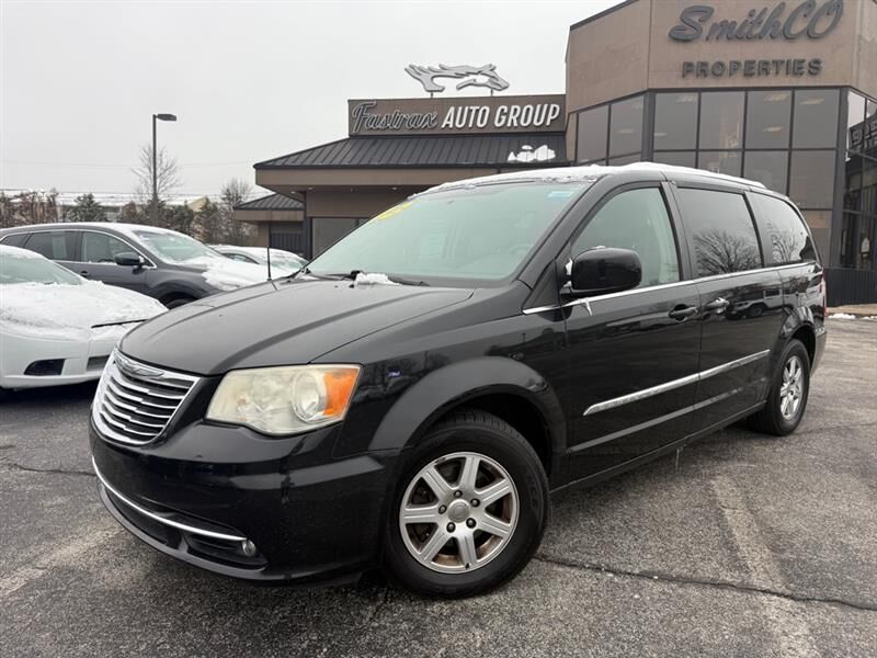 2013 CHRYSLER Town and Country