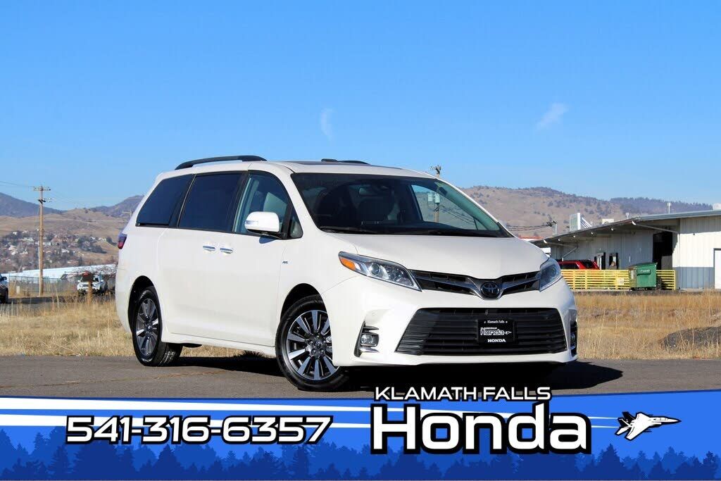 2019 TOYOTA Sienna