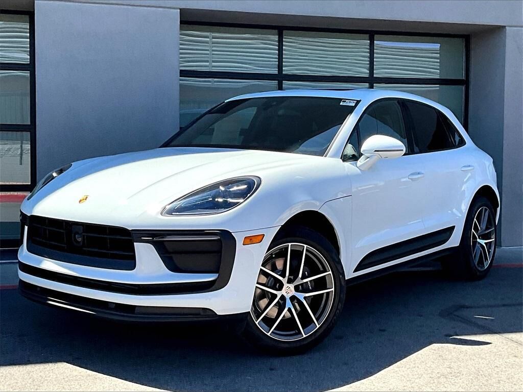 2025 PORSCHE Macan