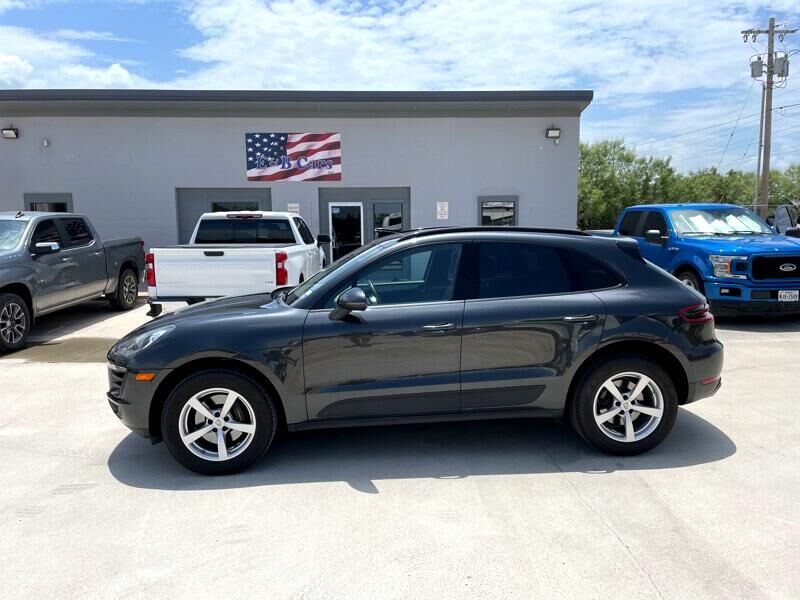 2017 PORSCHE Macan