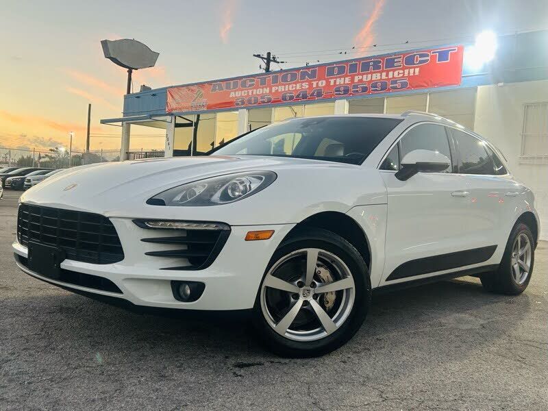2017 PORSCHE Macan