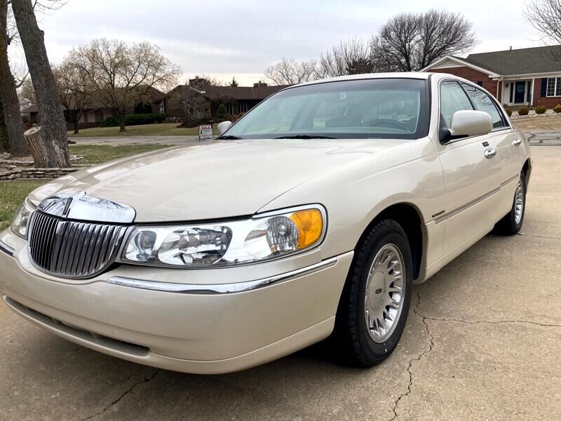 2001 LINCOLN Town Car