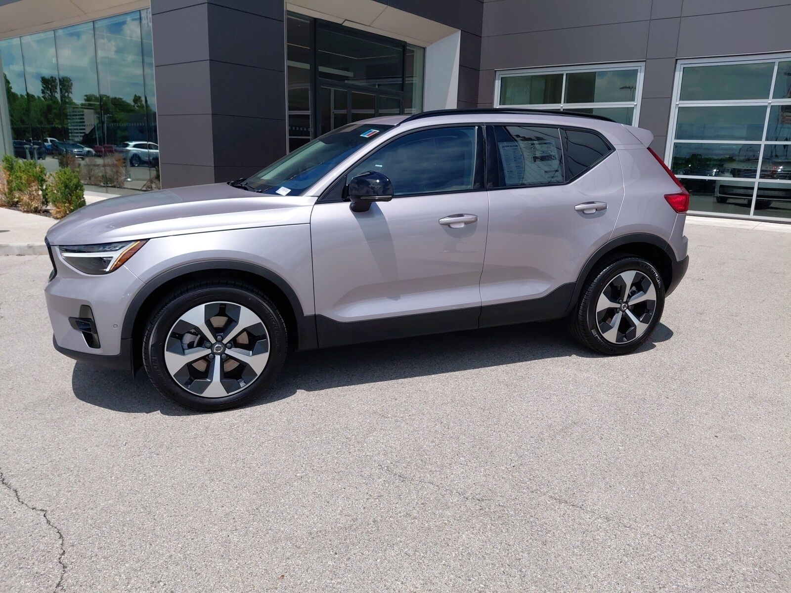 2026 VOLVO XC40