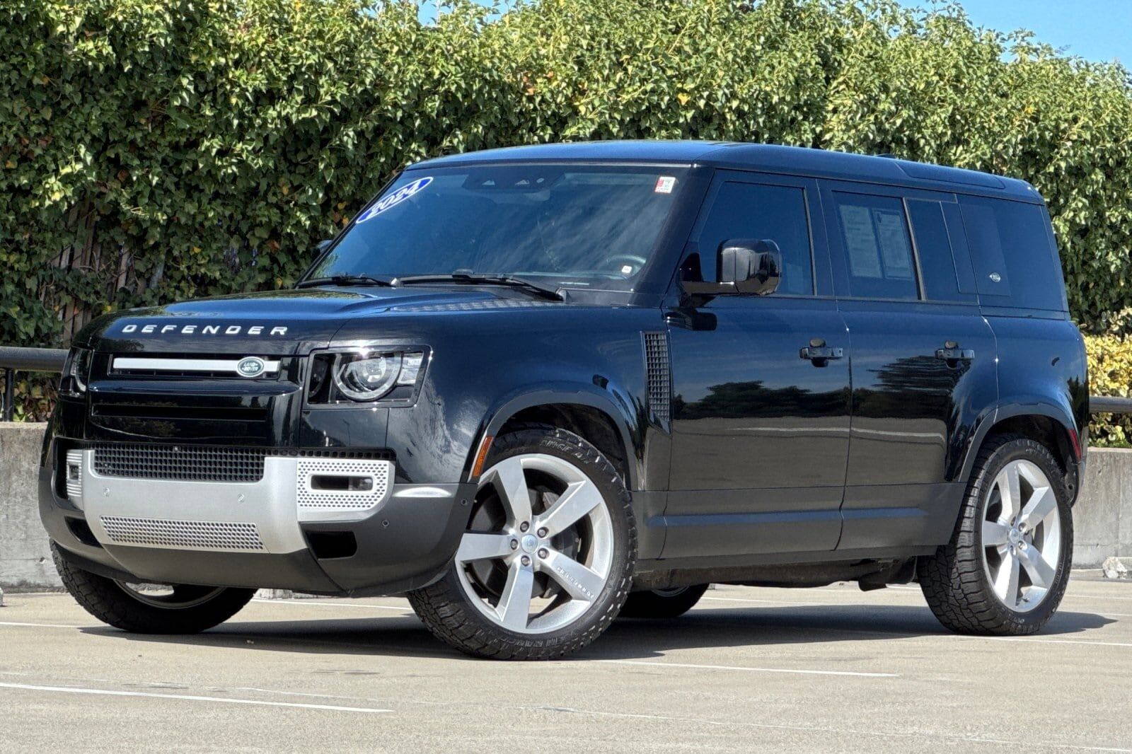 2024 LAND ROVER Defender