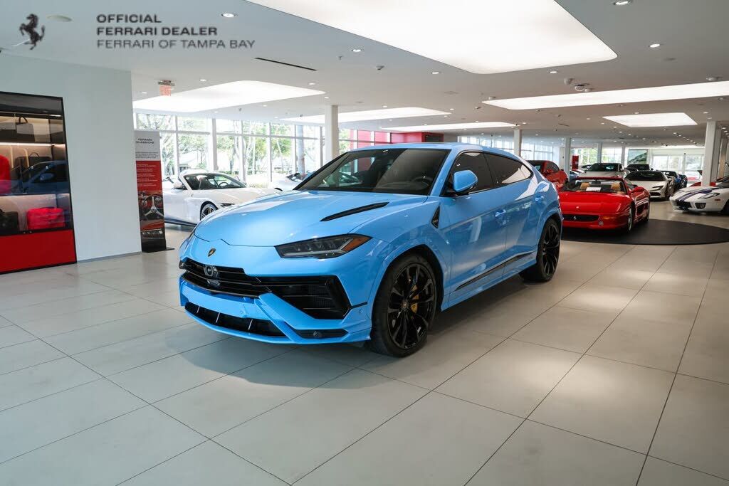 2024 LAMBORGHINI URUS
