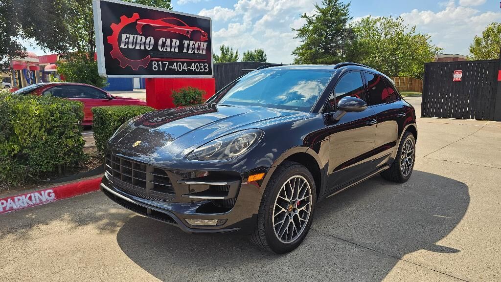 2016 PORSCHE Macan