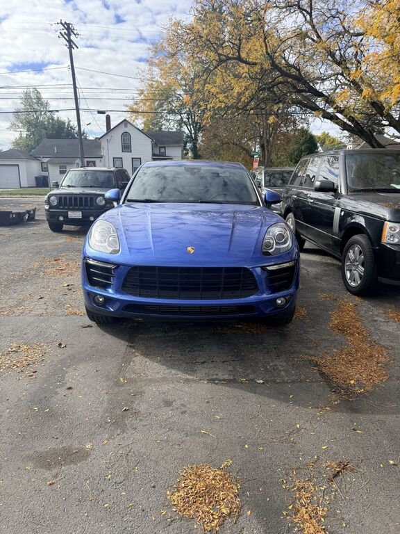 2018 PORSCHE Macan