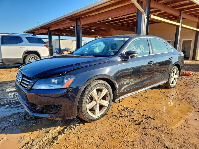 2013 VOLKSWAGEN Passat