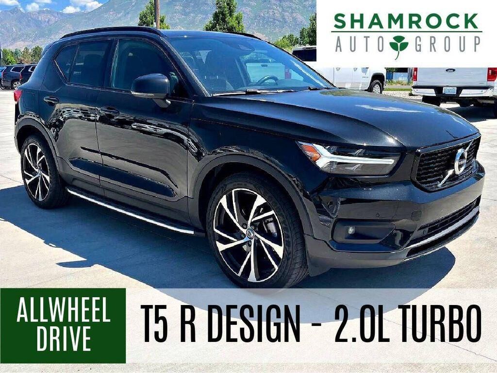 2022 VOLVO XC40