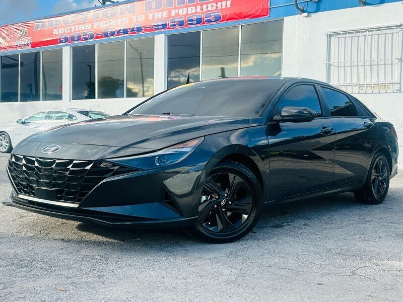2022 HYUNDAI Elantra