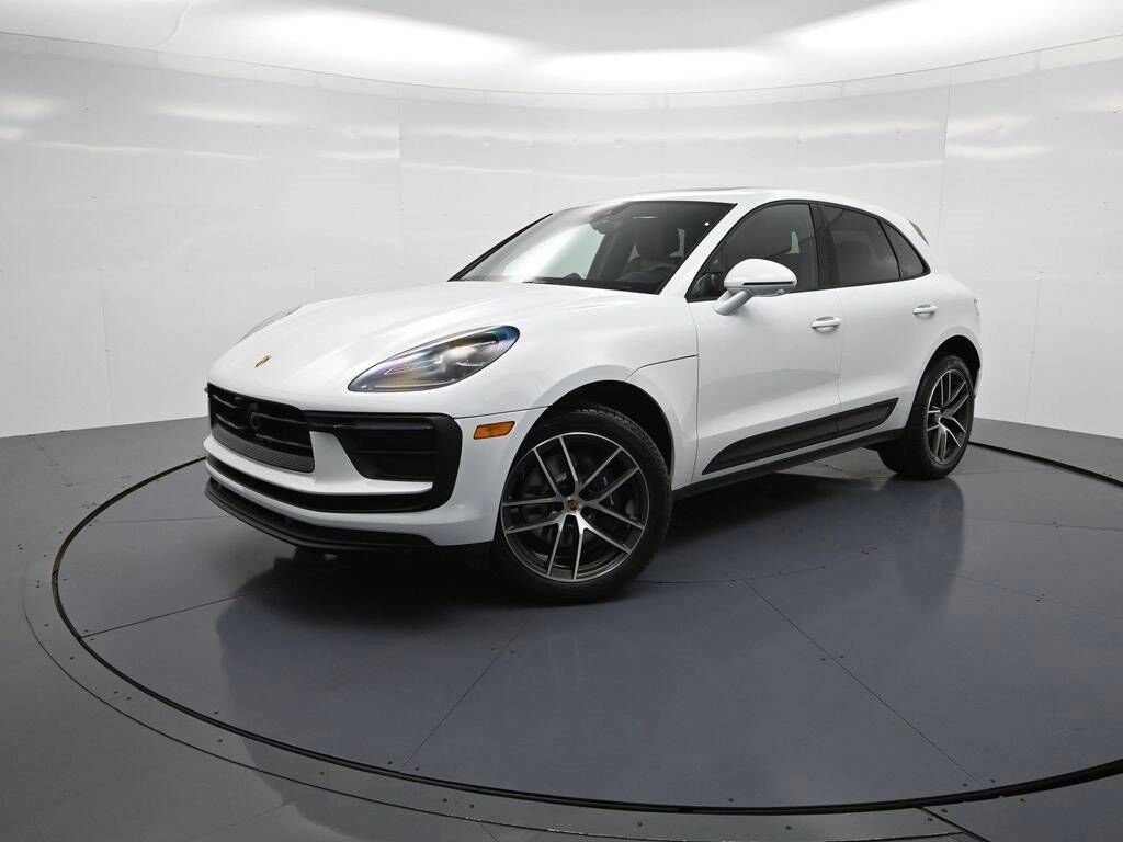 2026 PORSCHE Macan