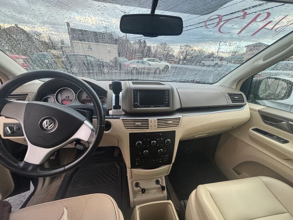 2010 VOLKSWAGEN Routan