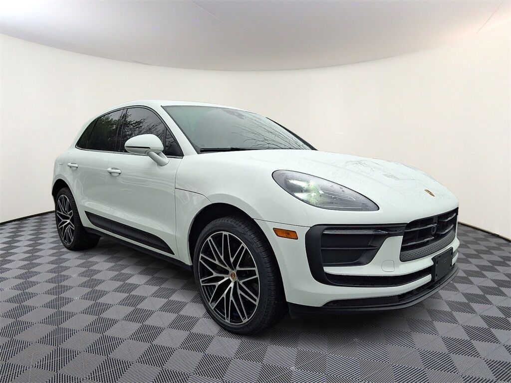 2024 PORSCHE Macan