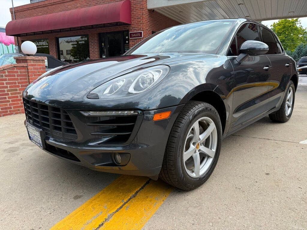 2017 PORSCHE Macan