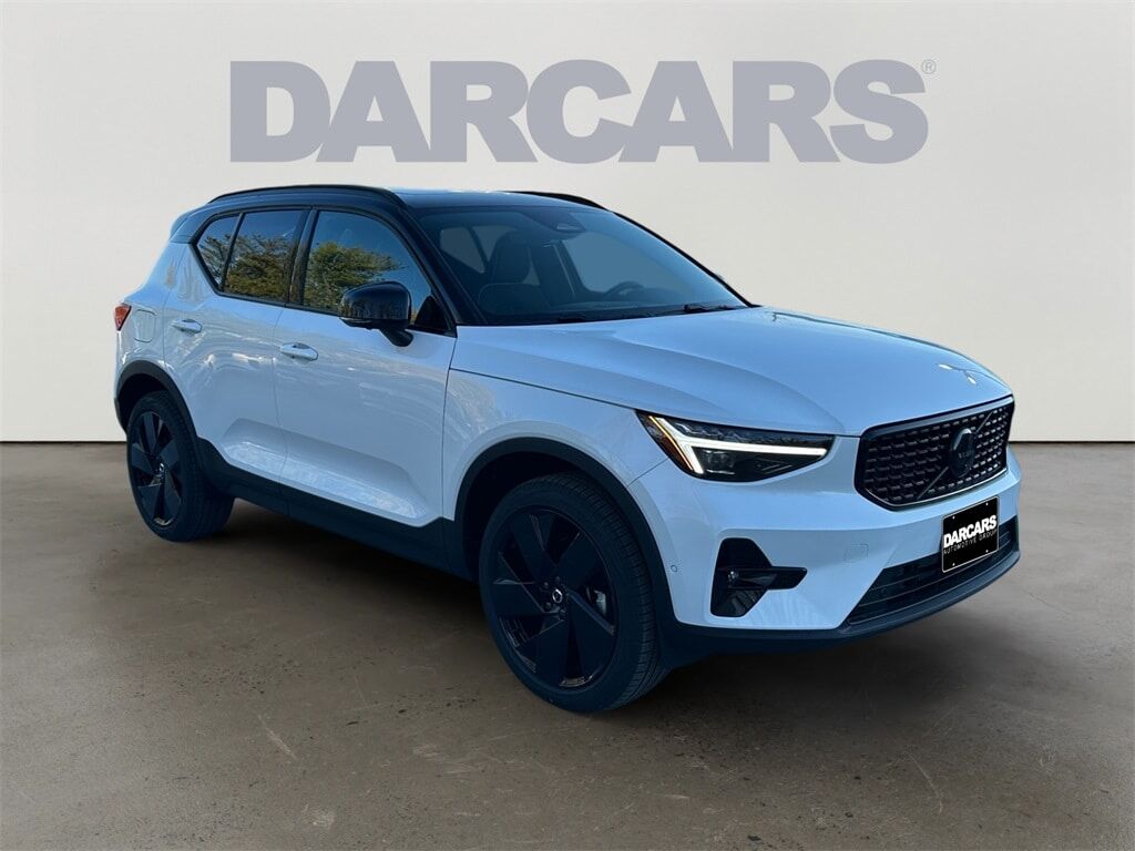 2026 VOLVO XC40