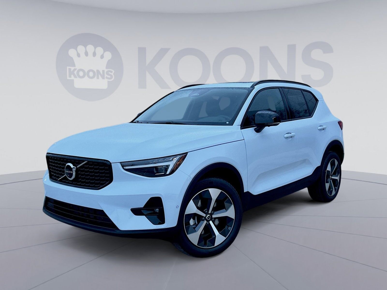 2026 VOLVO XC40