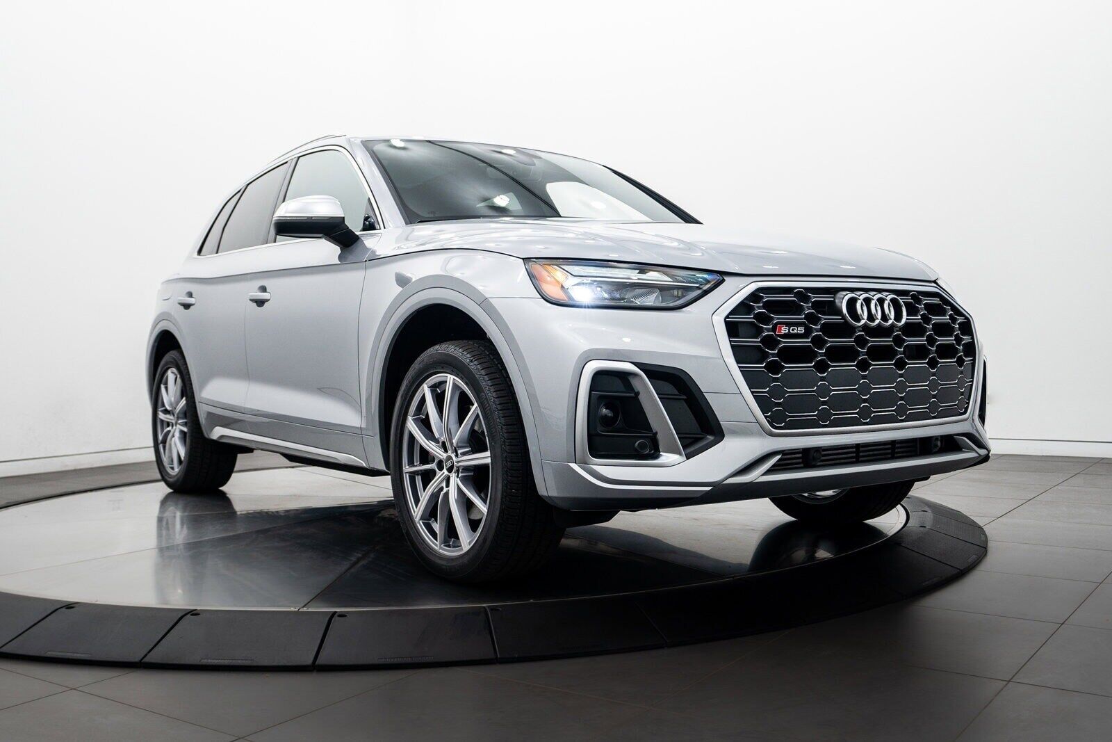 2024 AUDI SQ5