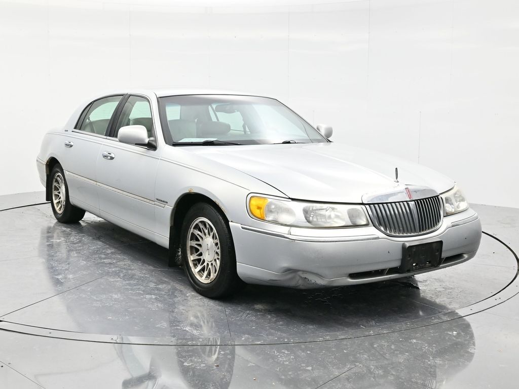 2002 LINCOLN Town Car