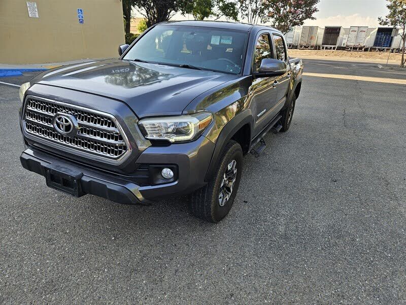 2017 TOYOTA Tacoma