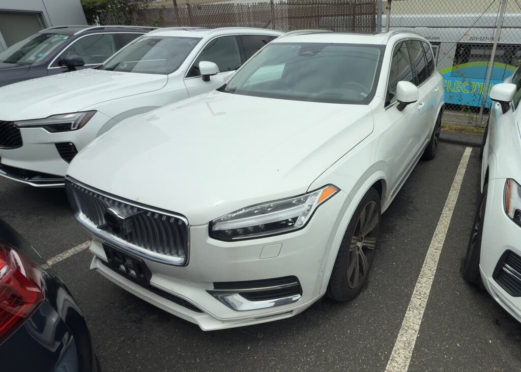 2023 VOLVO XC90