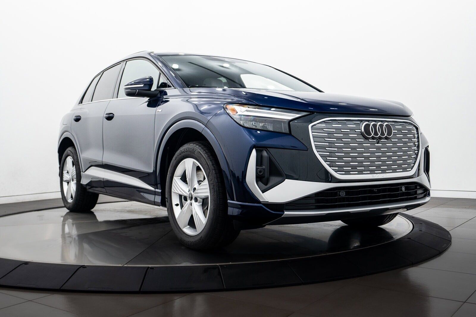 2024 AUDI Q4
