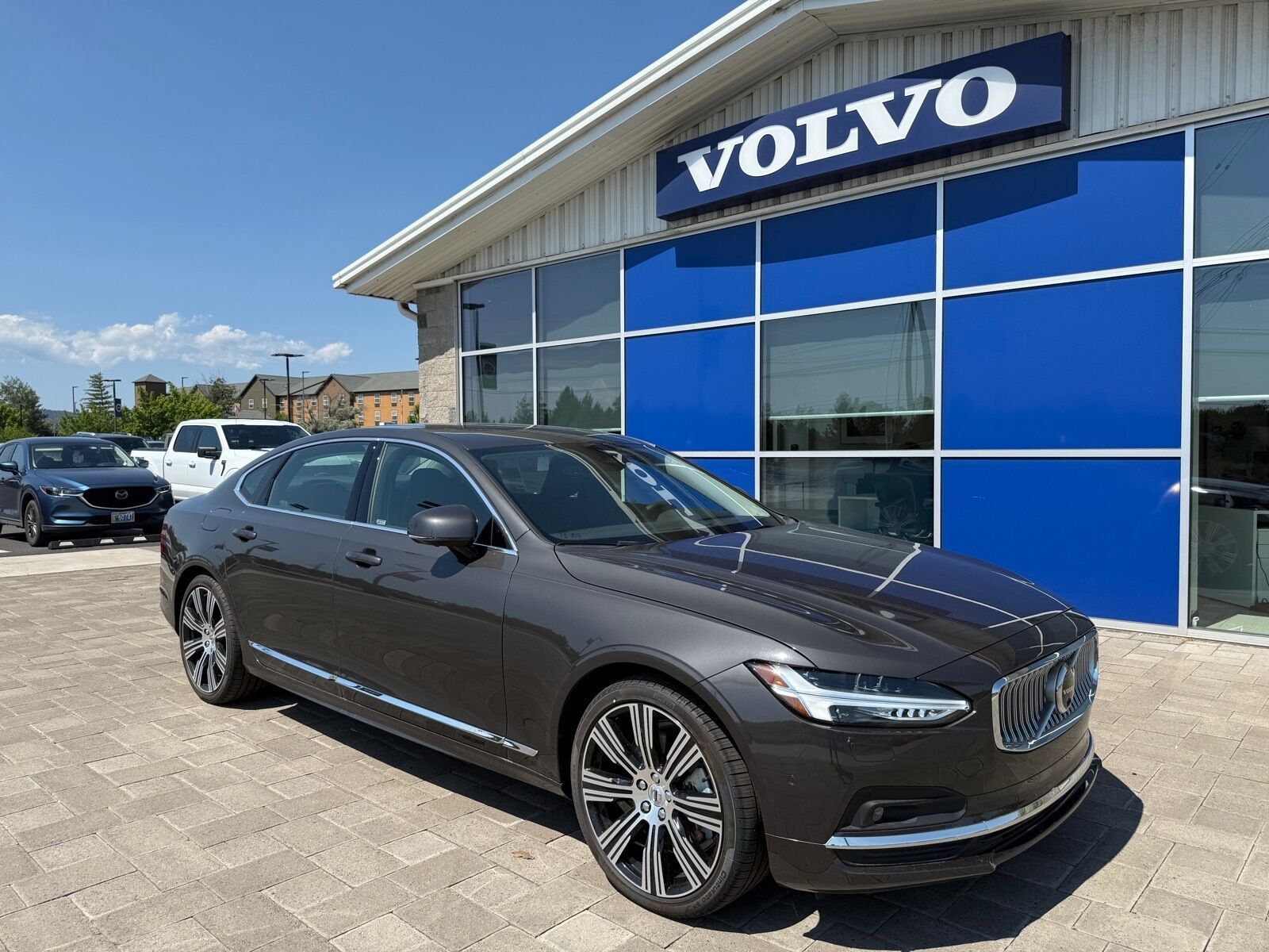 2025 VOLVO S90