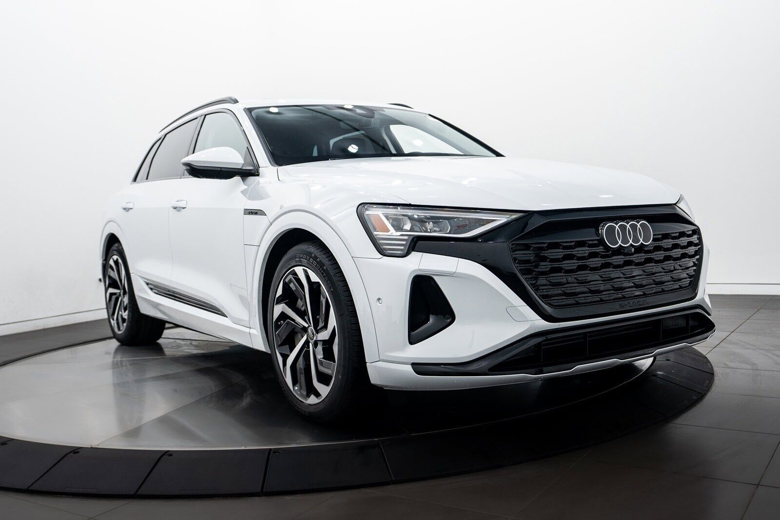 2024 Audi Q8