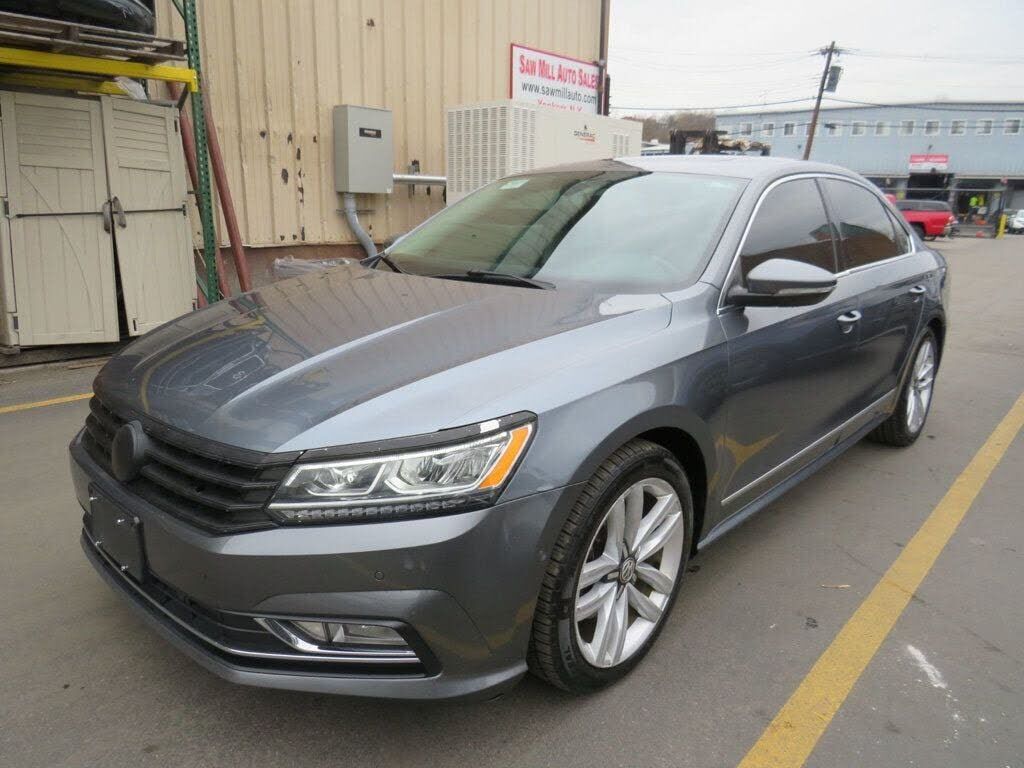 2017 VOLKSWAGEN Passat