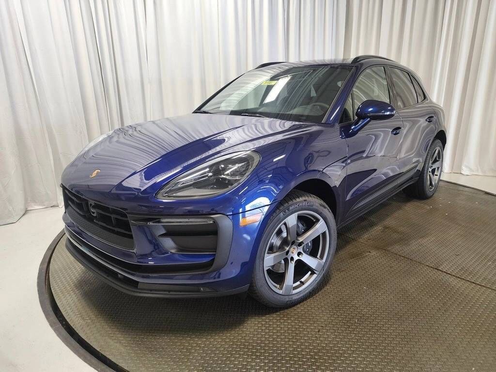 2025 PORSCHE Macan
