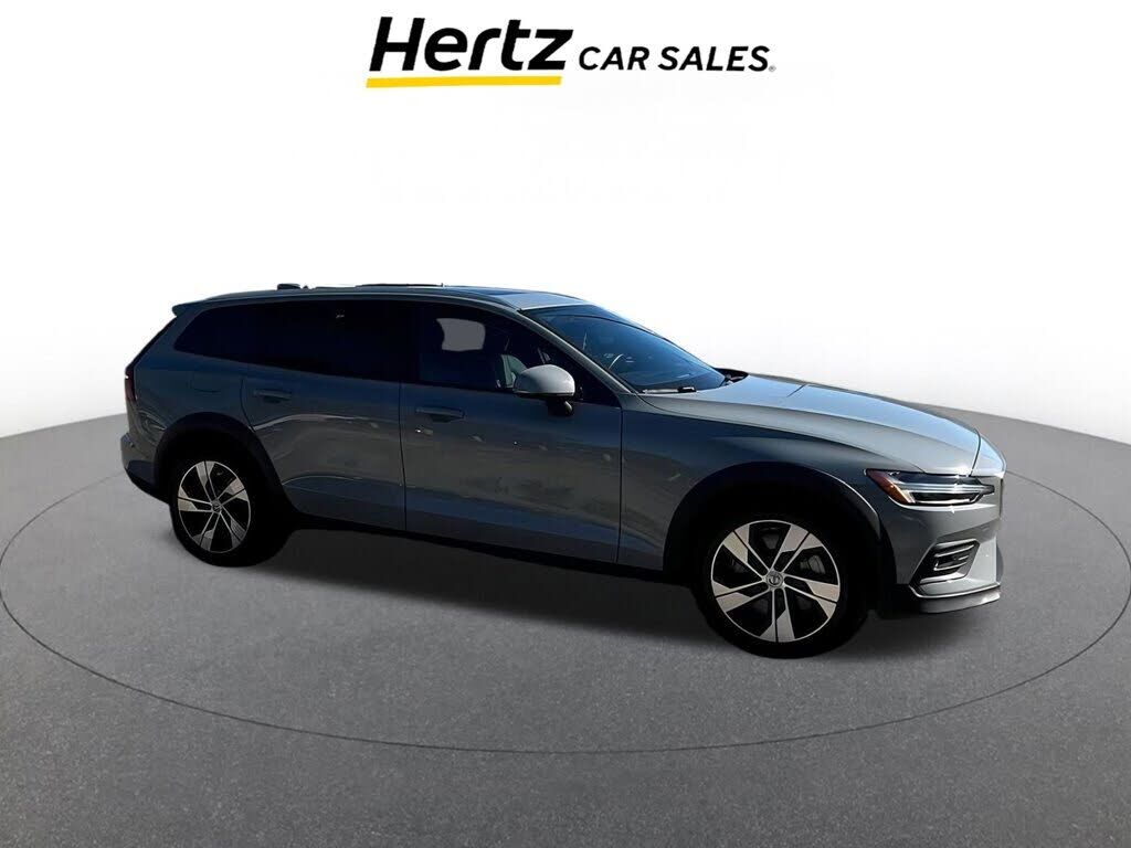 2025 VOLVO V60CC