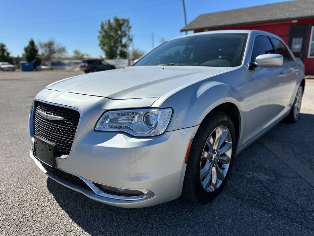 2019 CHRYSLER 300