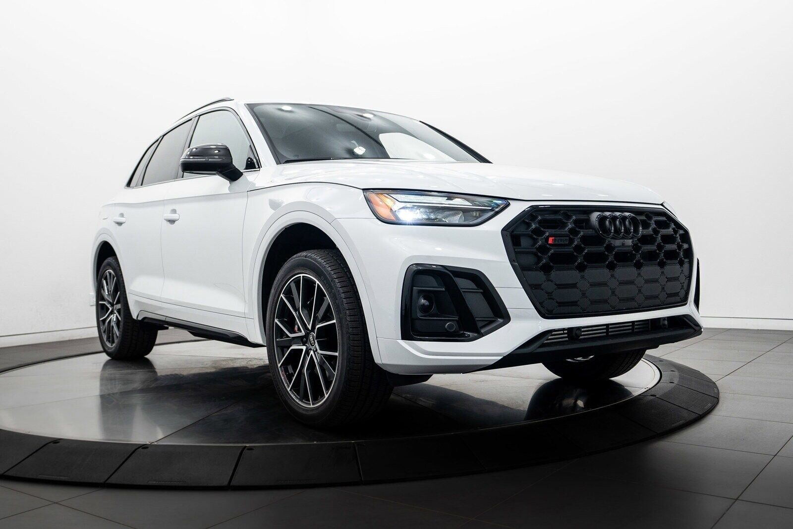 2024 AUDI SQ5
