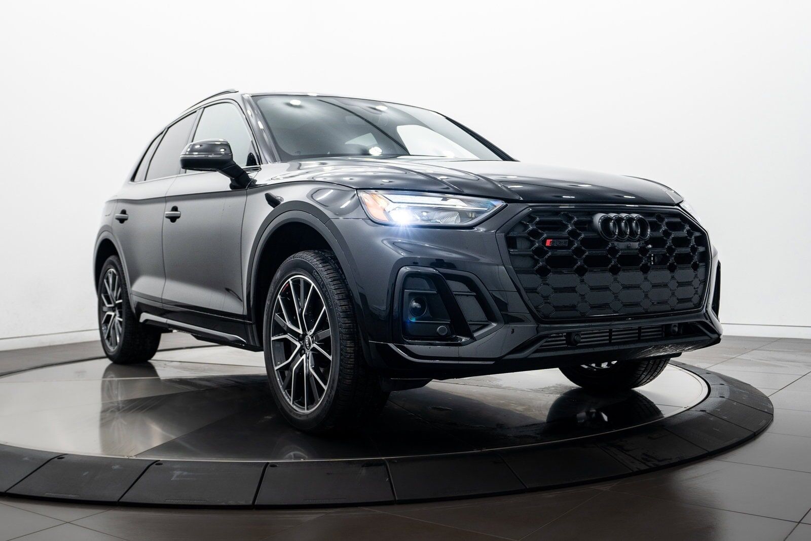 2024 AUDI SQ5