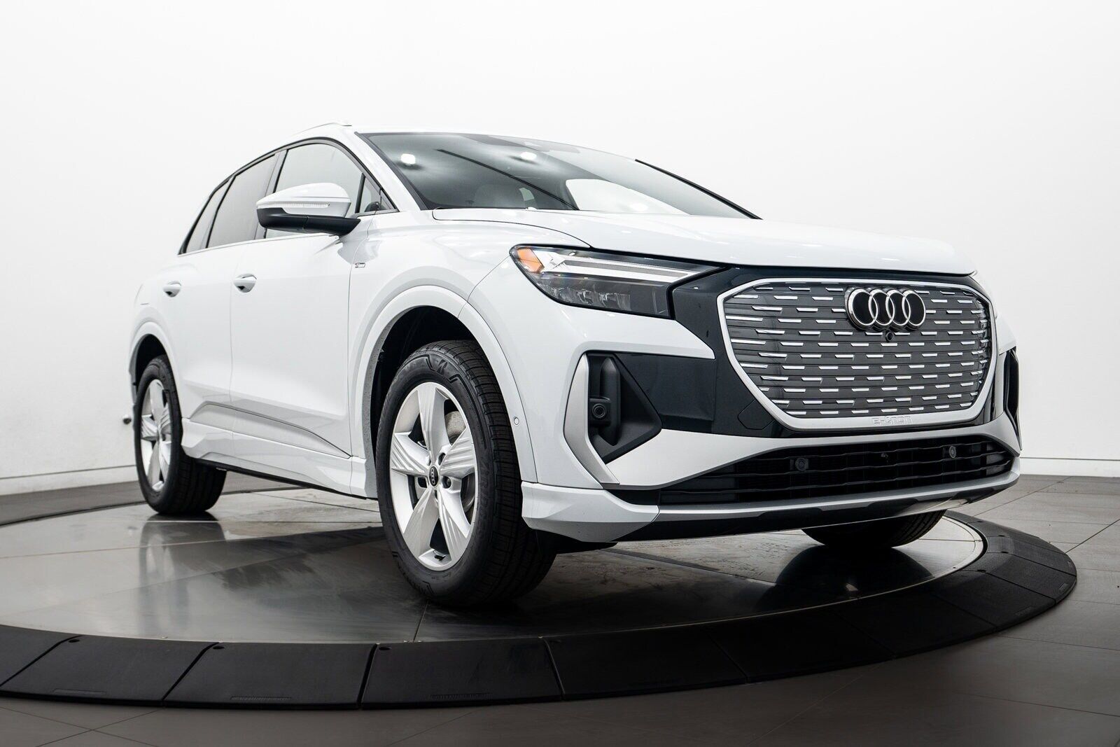 2024 AUDI Q4