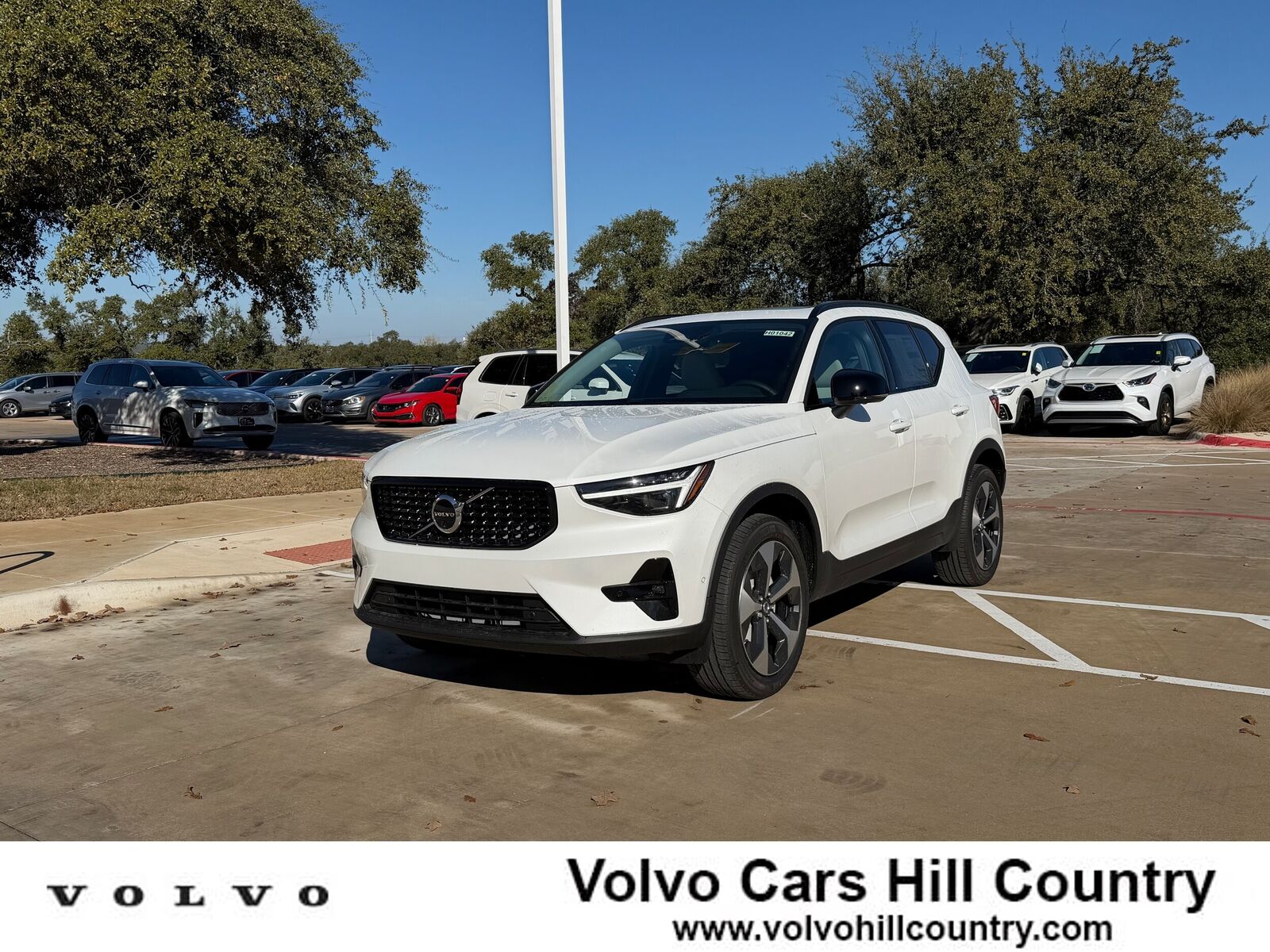 2026 VOLVO XC40