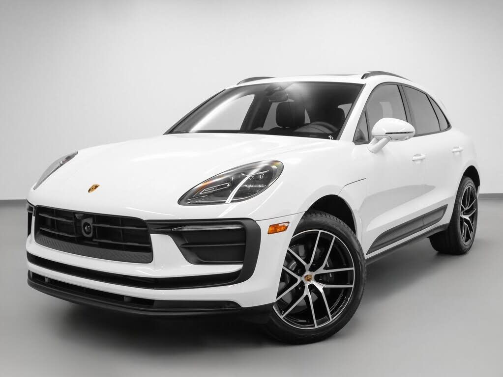 2025 PORSCHE Macan