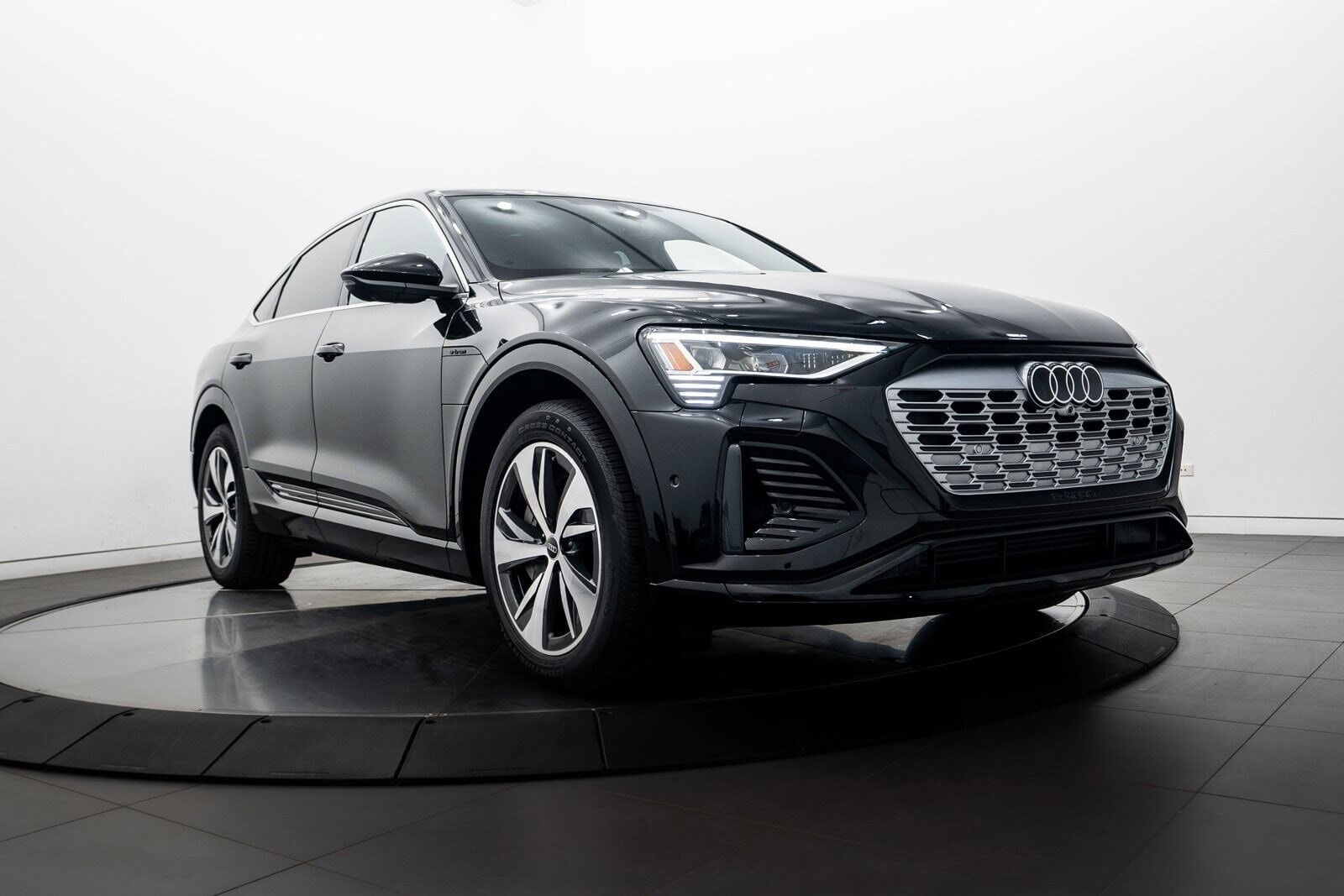 2024 AUDI Q8