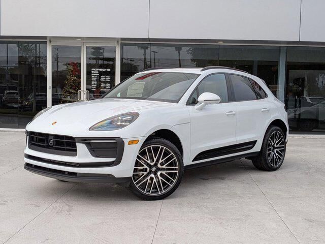 2026 PORSCHE Macan