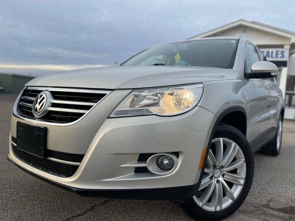 2011 VOLKSWAGEN Tiguan