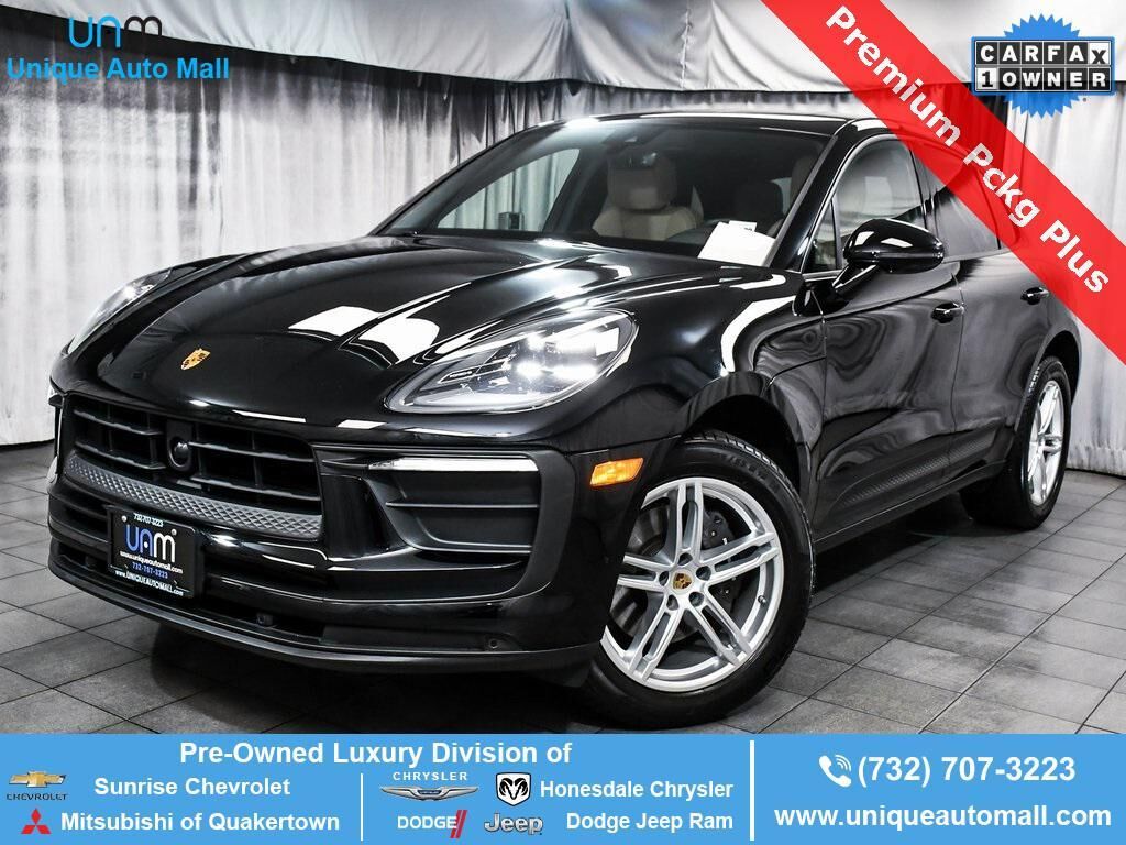 2025 PORSCHE Macan
