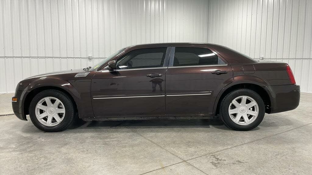 2005 CHRYSLER 300
